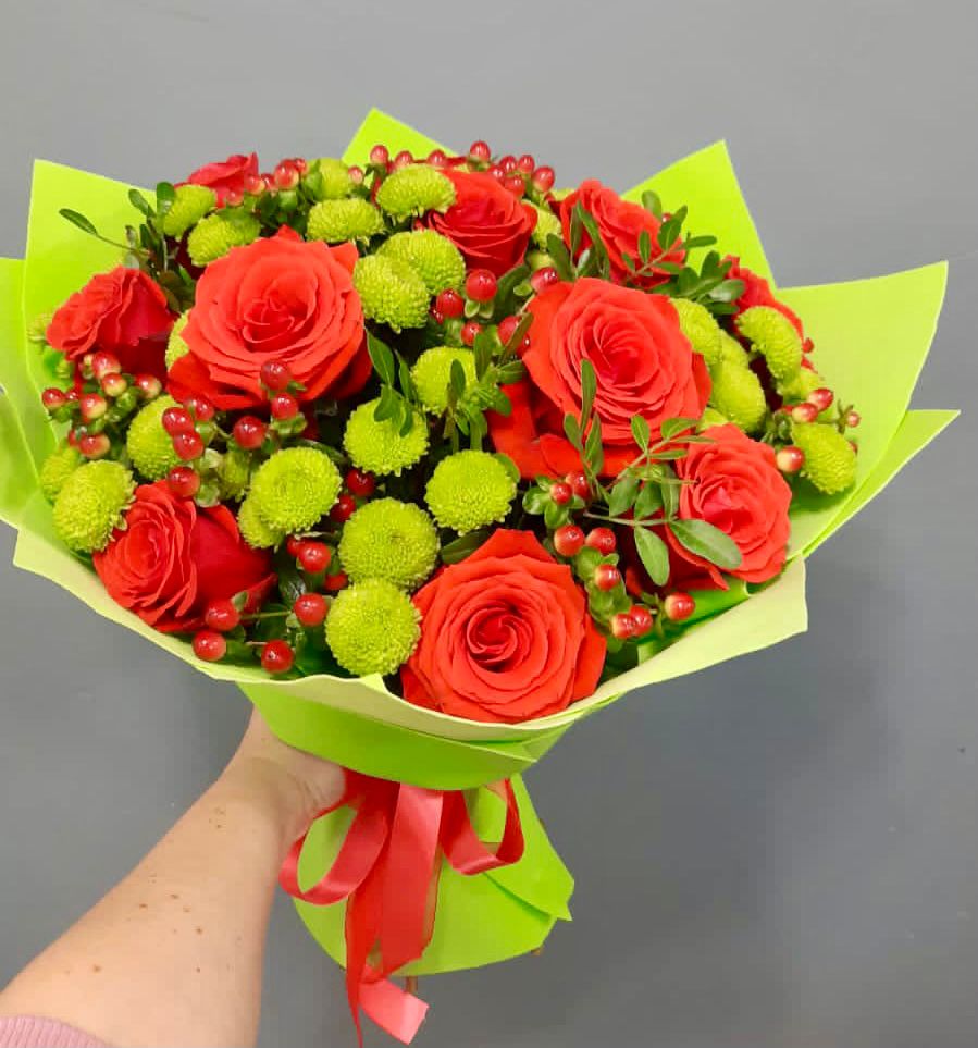 Букет цветов из: Хризантемы и Розы в Мекенской