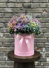 Цветочная композиция из Гипсофила и Розы в шляпной коробке в Мекенской