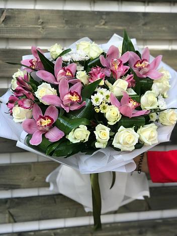 Букет цветов из: Розы и Хризантемы в Мекенской