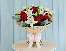 Букет цветов из:  Лилии и Розы в Мекенской
