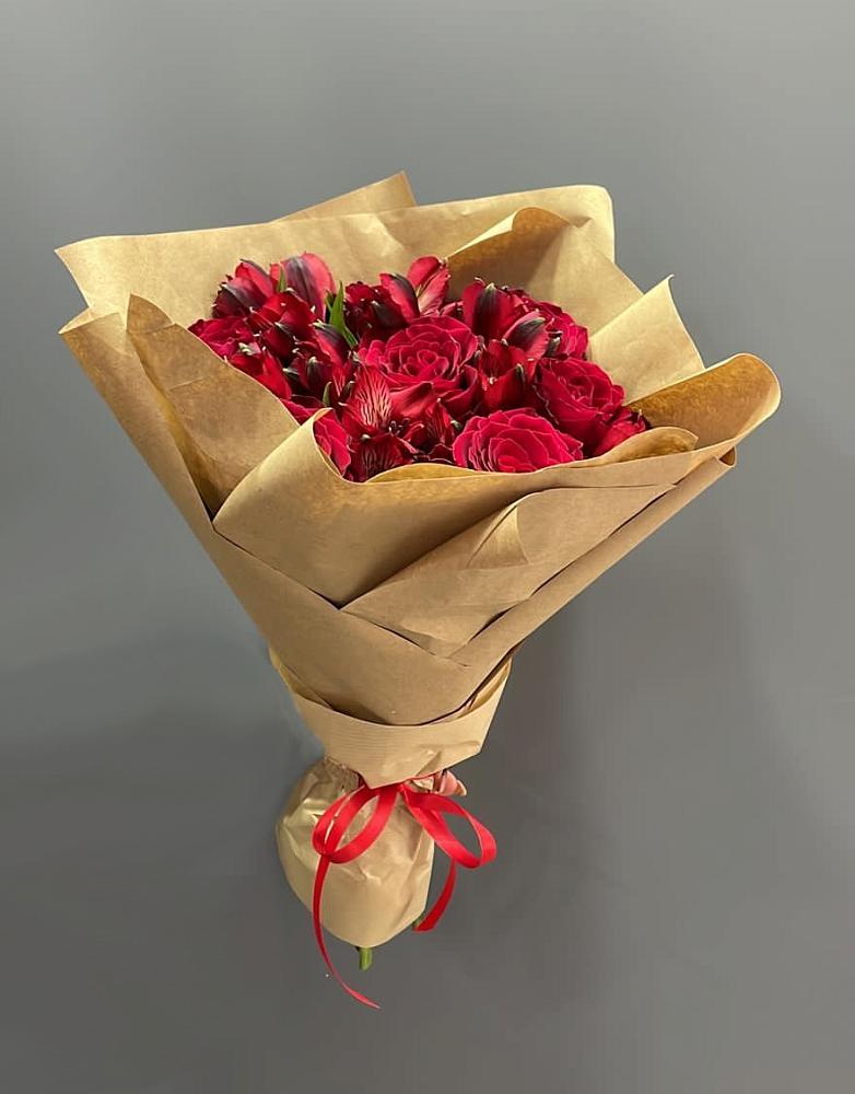 Букет цветов из: Альстромерии и Розы в Мекенской