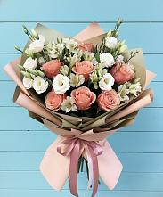 Букет цветов из:  Розы, Альстромерии и Лизиантусы в Мекенской