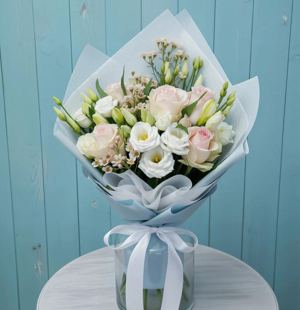 Букет цветов из: Розы и Лизиантусы в Мекенской