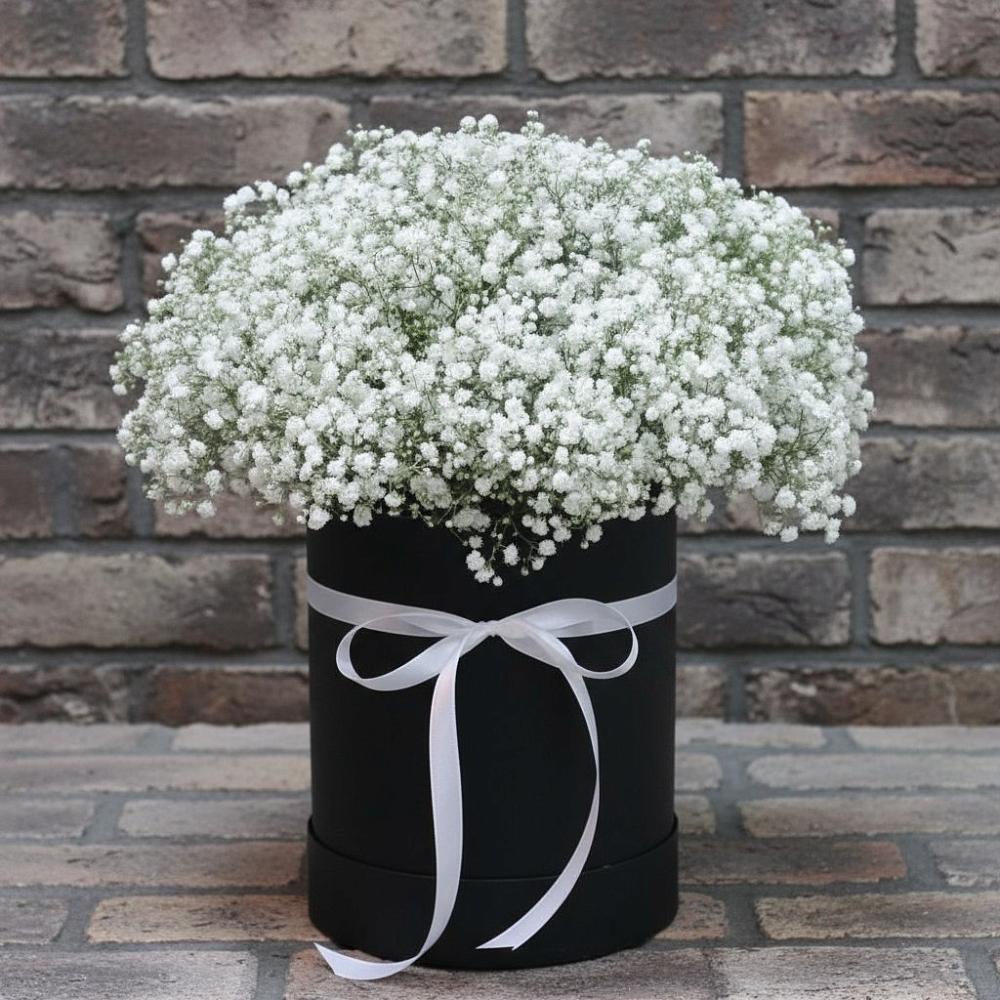 Цветочная композиция из Гипсофила в шляпной коробке в Мекенской