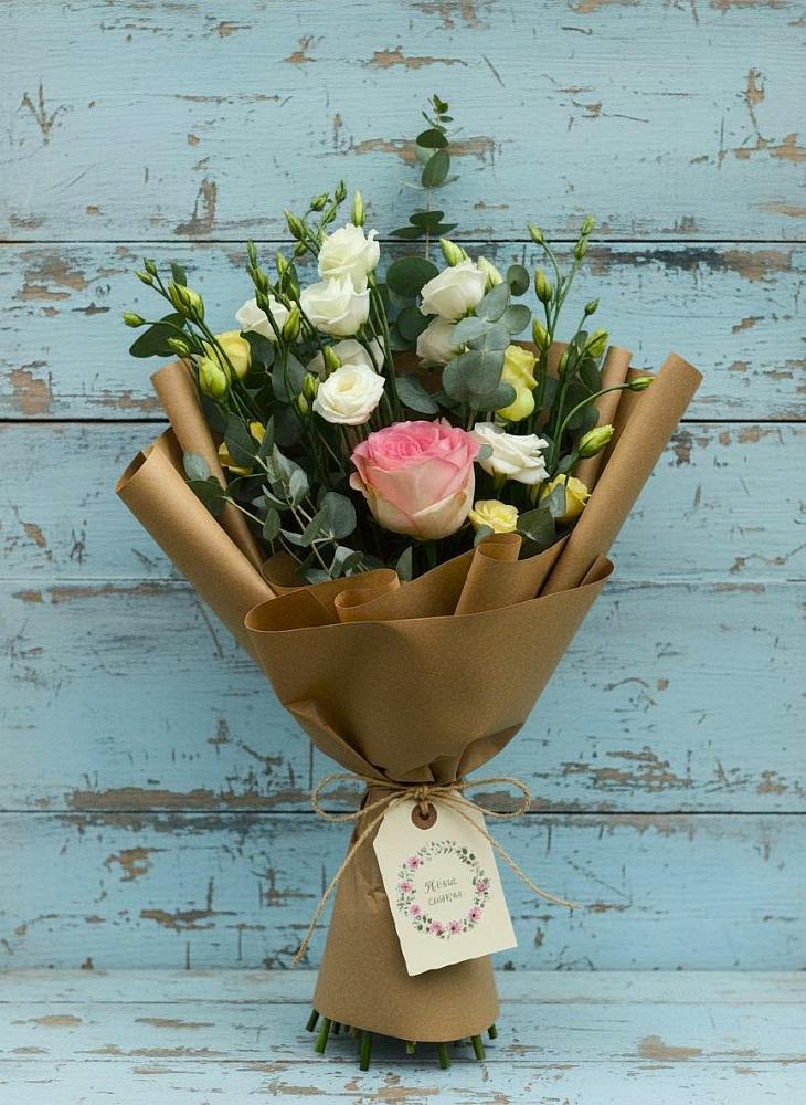 Букет цветов из: Розы и Лизиантусы в Мекенской