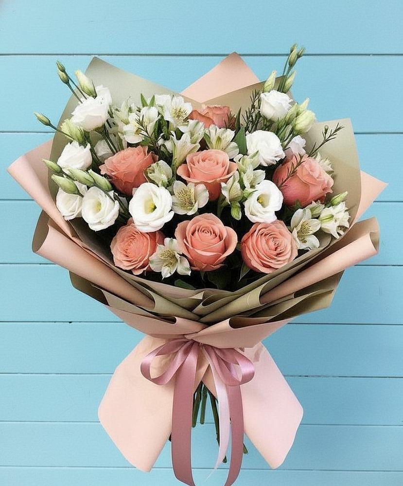 Букет цветов из: Розы, Альстромерии и Лизиантусы в Мекенской