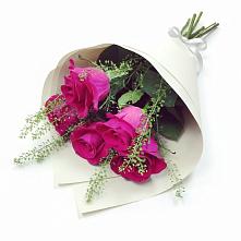Букет цветов из:  Розы в Мекенской