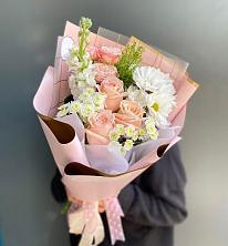 Букет цветов из:  Хризантемы и Розы в Мекенской