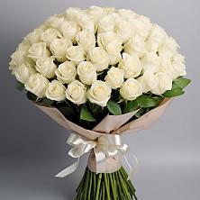 Букет 101 беля роза Белоснежка в Мекенской
