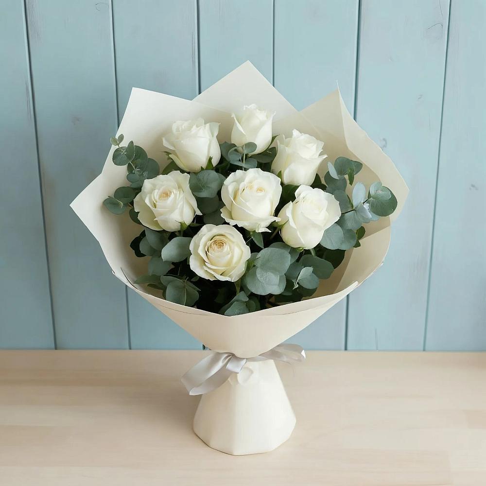 Букет Белые розы в Эвкалипте в Мекенской