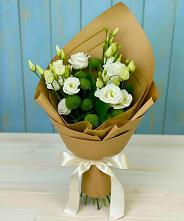 Букет цветов из:  Хризантемы и Лизиантусы в Мекенской