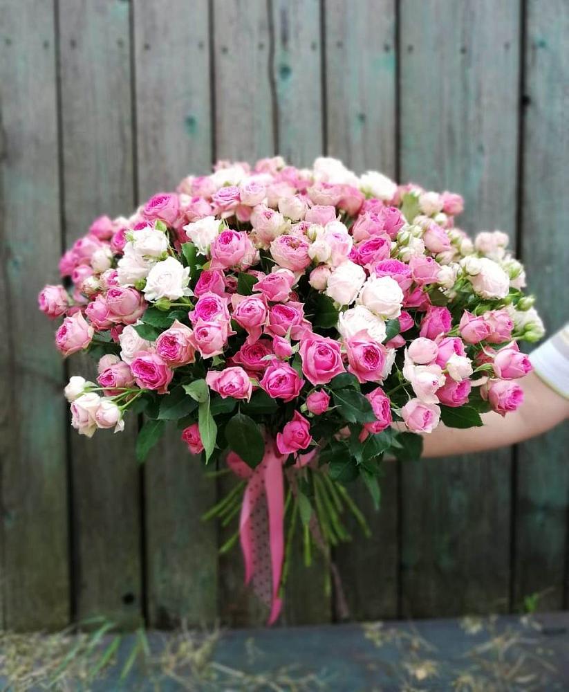 Букет Розовые кустовые розы Натали и Лав Лидия в Мекенской