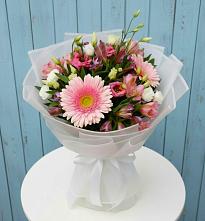 Букет цветов из:  Герберы, Альстромерии и Лизиантусы в Мекенской