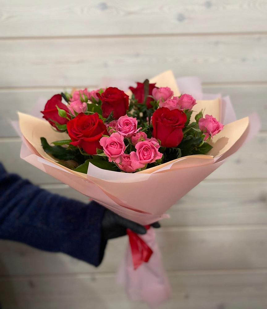 Букет цветов из: Розы в Мекенской