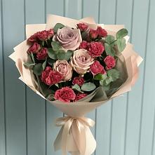 Букет цветов из:  Гвоздики и Розы в Мекенской