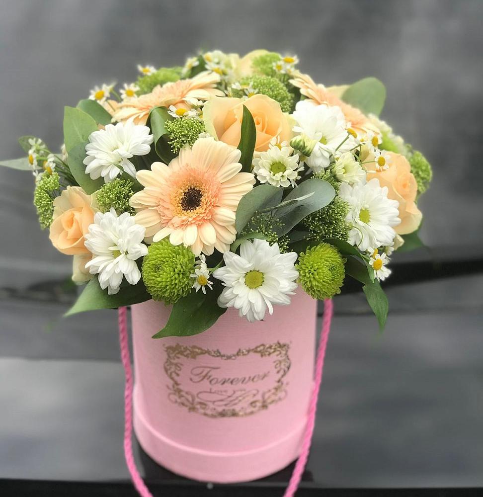 Цветочная композиция из Розы, Герберы и Хризантемы в шляпной коробке в Мекенской