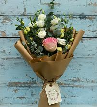 Букет цветов из:  Розы и Лизиантусы в Мекенской
