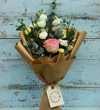 Букет цветов из:  Розы и Лизиантусы в Мекенской