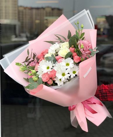 Букет цветов из: Розы, Лизиантусы и Хризантемы в Мекенской