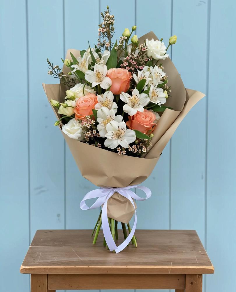 Букет цветов из: Альстромерии, Лизиантусы, Розы и Хризантемы в Мекенской