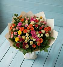 Букет Микс из разноцветных кустовых роз в Мекенской